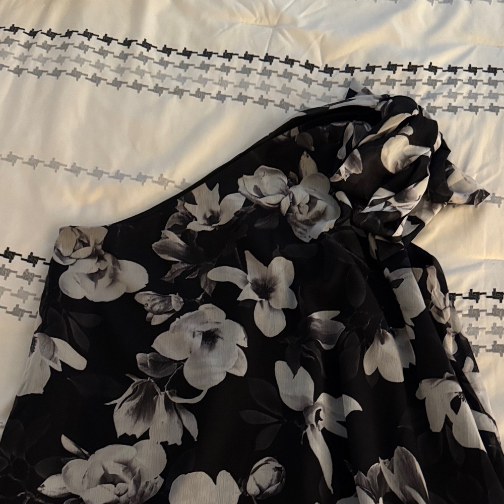 Express Black and White Floral One Shoulder Dress
